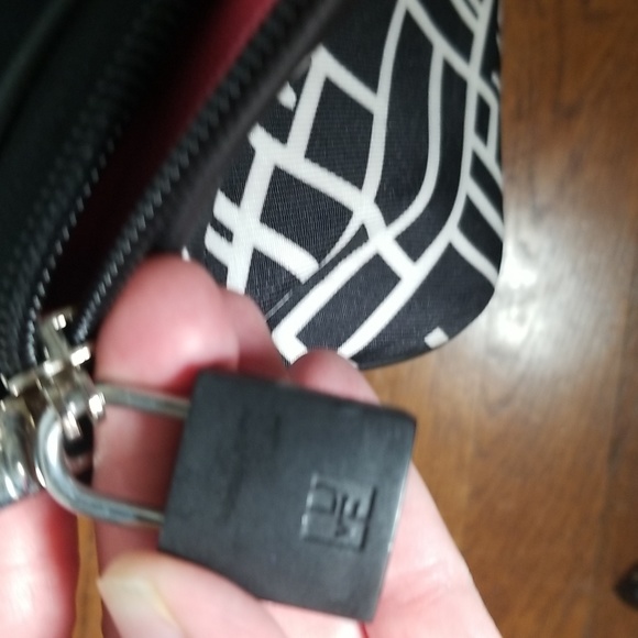 Diane von Fursternberg Dome Travel Tote Duffle Bag Luggage Pink & Black w/ Lock - Picture 10 of 16